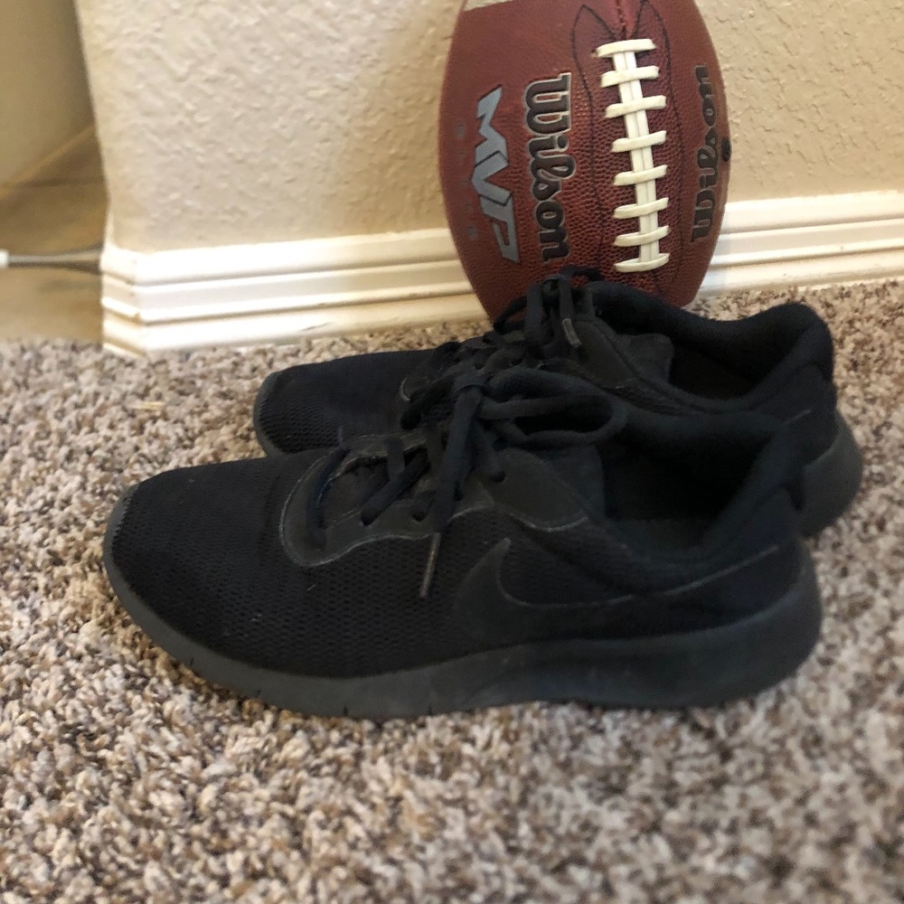 Boys Nike tennis shoes
